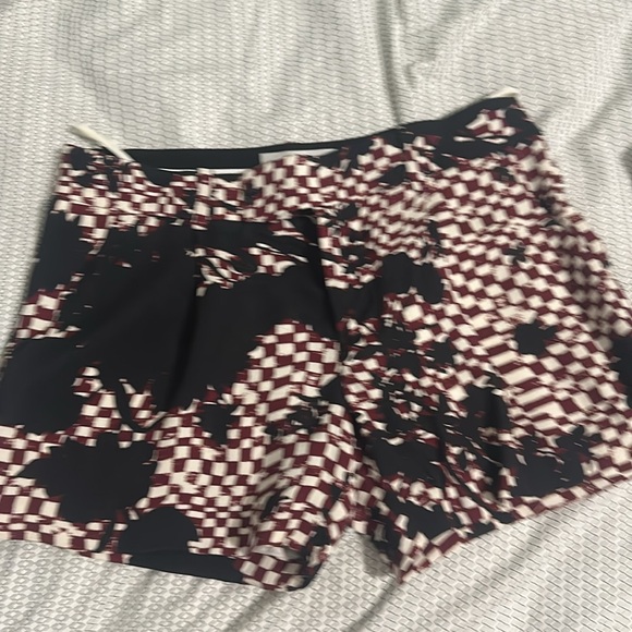 Nice short for summer, very classic and elegant - Picture 2 of 2